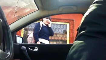 O agiota pornodoido família persuade a loira a fazer sexo rápido no escritório