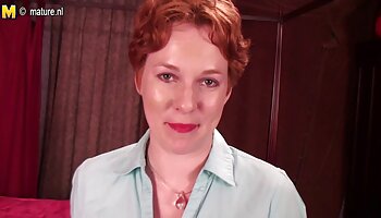 Busty MILF precisa muito de dinheiro e é fodida em troca de dinheiro sexo entre mulheres porno doido