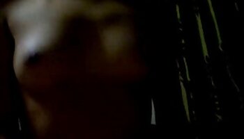 Andi anderson vídeo pornô doidão em tons escuros idolatram se na frente de seu esposo corno