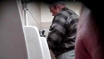 Madrasta e enteada compartilhando no vídeos pornô pornô doido pau