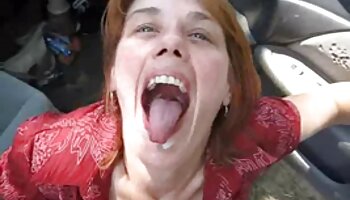 Adolescente andando de consolo até gozar na frente dos fãs pornodoido coroas
