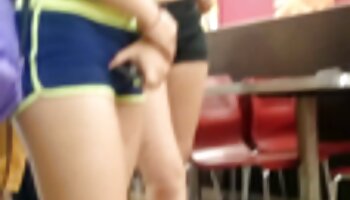 Mamãe Alison pega a buceta adolescente de Pipers e eles fazem sexo em tesoura pornodoido oral
