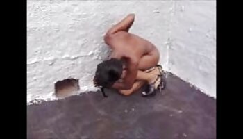 Lésbicas loiras se comem no sofá pornodoido violento