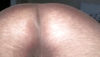 Homens jovens são carnais com mulheres em videos de lesbicas porno doido uma praia